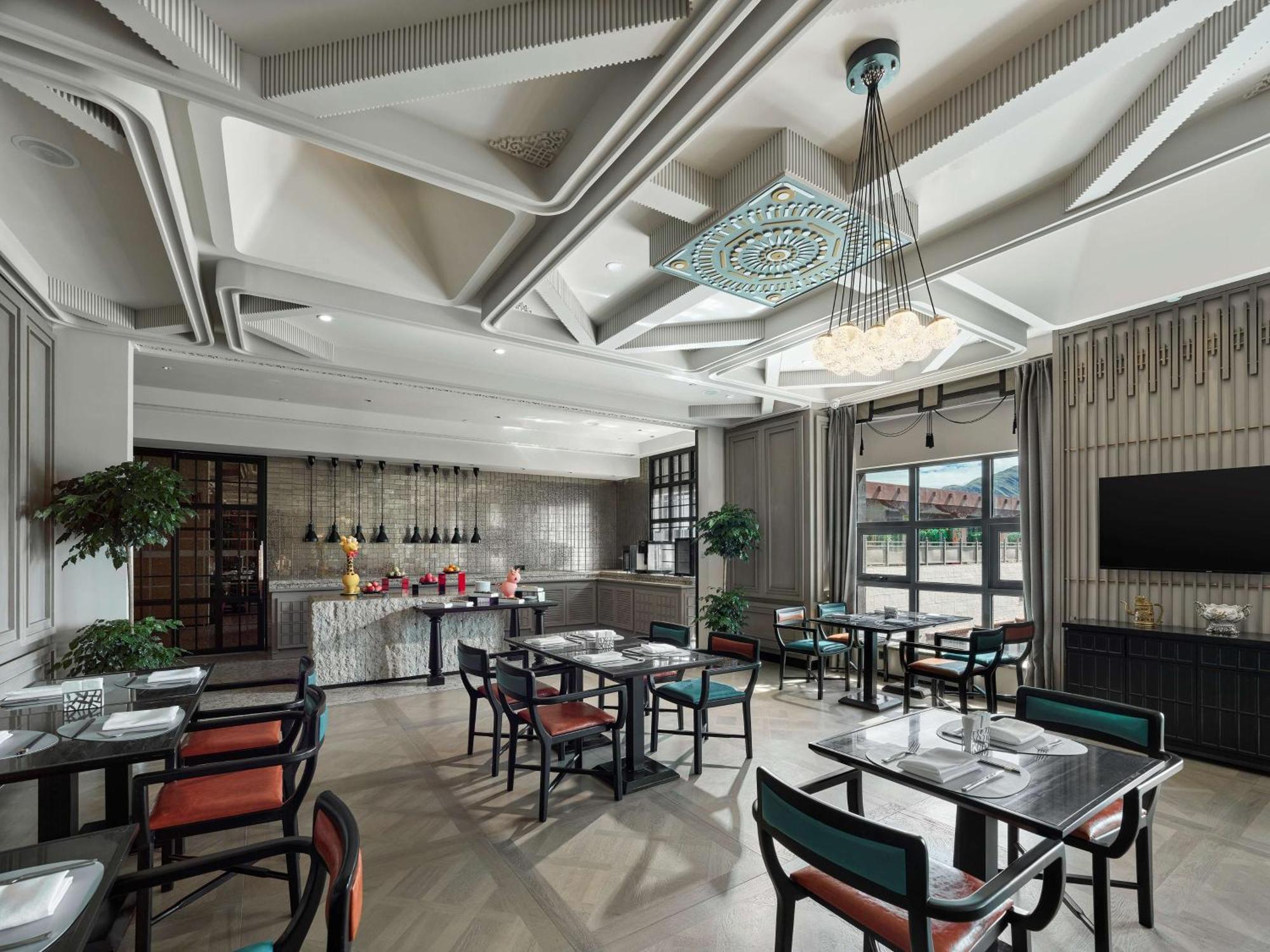 Hilton Shigatse Hotell Xigaze Exteriör bild